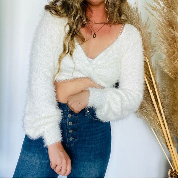 NEW DOLLS KILL BLUE BLUSH White Cropped Crop Top Plunge VNeck Fuzzy Sweater S - Picture 8 of 8